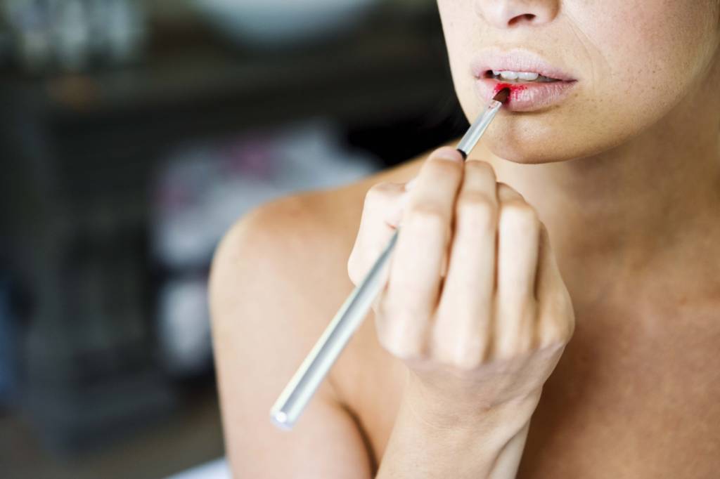 applying lipstick, woman applying makeup