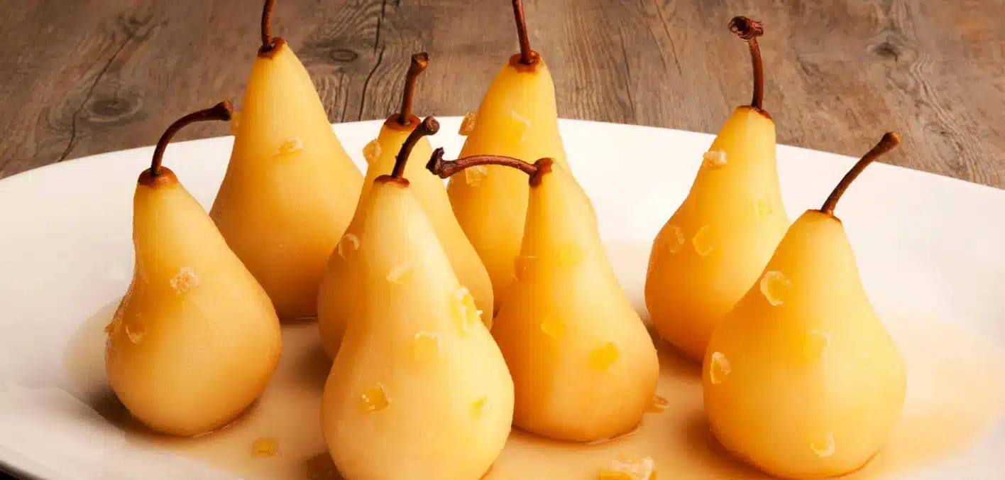 Delicia de Peras Escalfadas con Infusión de Jengibre