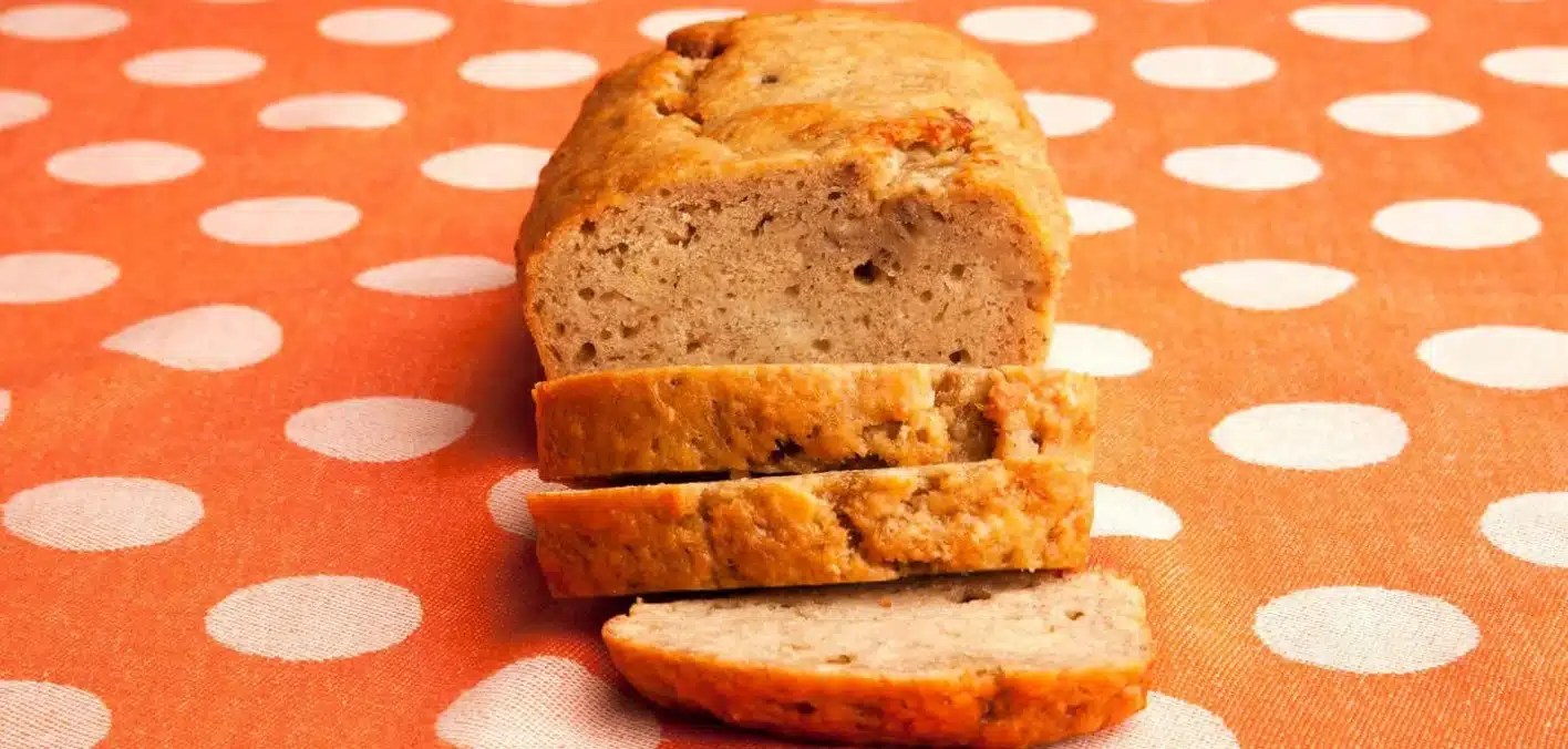Pan de Plátano con Aceitunas Doradas