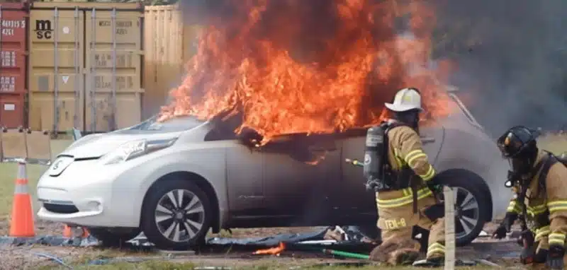 Nueva Prueba de Limpieza Revela Riesgos Ocultos de Cáncer para Bomberos