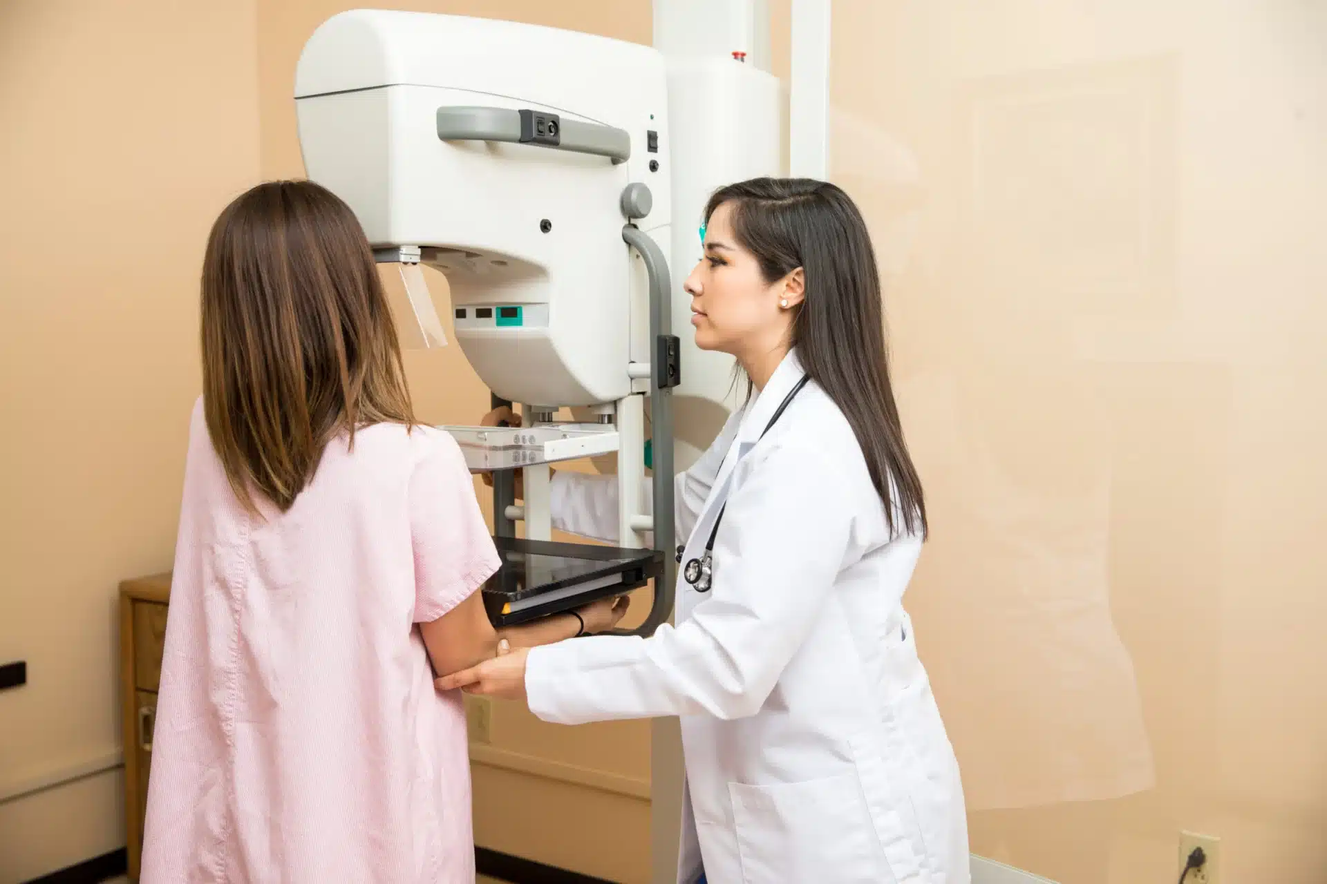 Trazando tu curso: Comprender la densidad mamaria y los resultados de la mamografía para una mejor salud