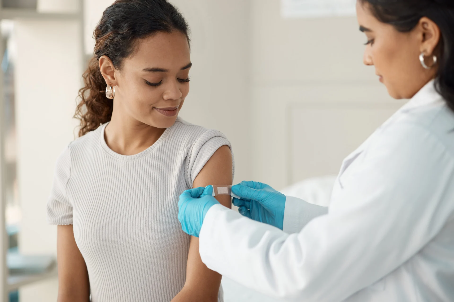 Estudio: Programa Nacional de Vacunación contra el VPH Reduce Muertes por Cáncer Cervical
