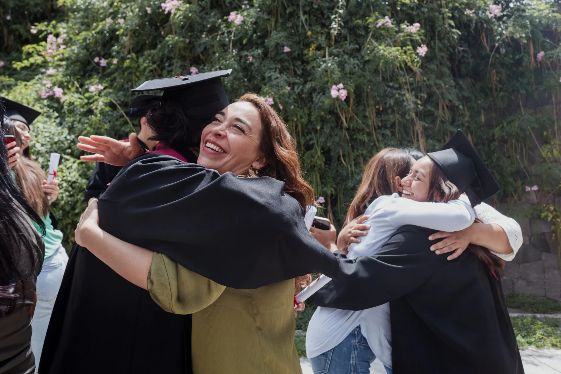 Datos: La obtención de títulos por parte de latinos aún se rezaga, a pesar de los avances